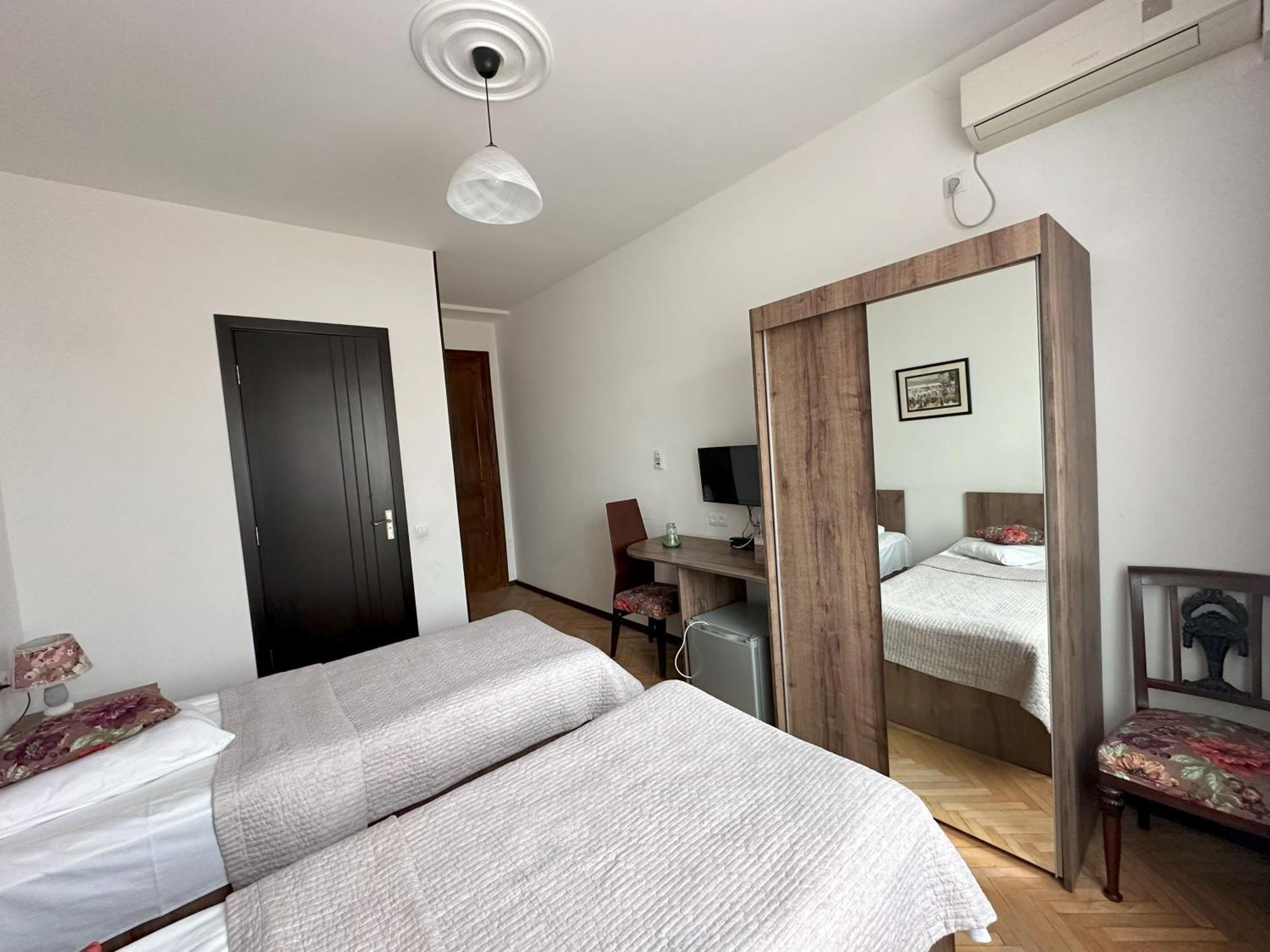 Hotel Home Tbilisi Exteriör bild