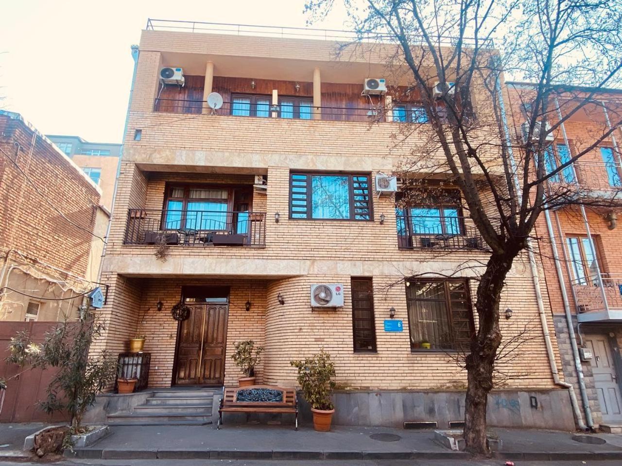 Hotel Home Tbilisi Exteriör bild