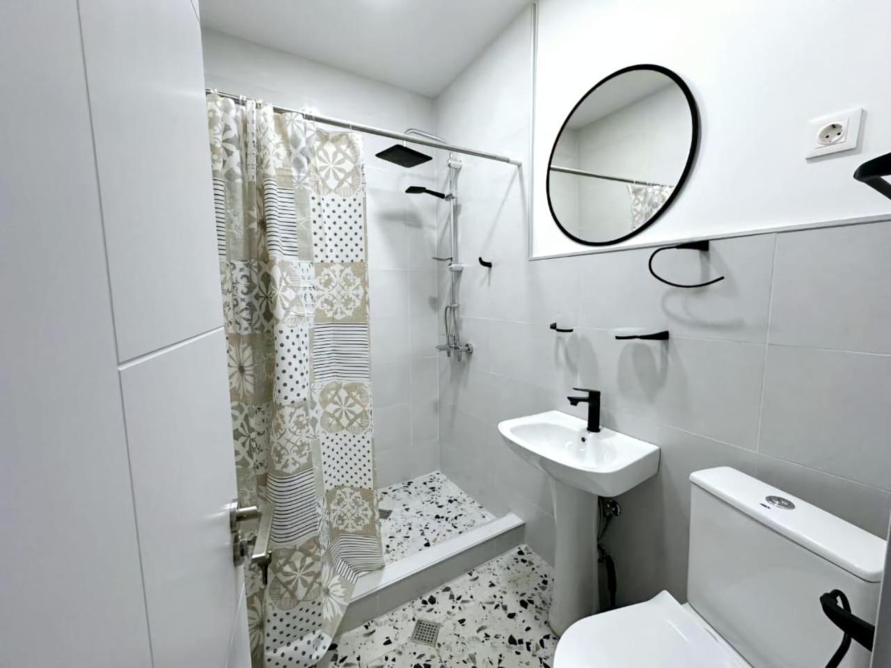 Hotel Home Tbilisi Exteriör bild